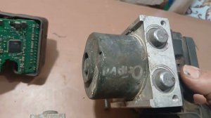 По не знанию люди выбрасывают импортные автомобильные приборы. В которых есть Палладий. Золото.