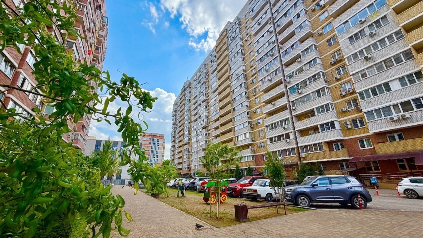 Просторная квартира в Краснодаре с ремонтом и мебелью! "Заходи и живи"! смотреть онлайн