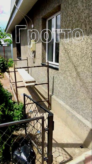 Декоративка гротто на фосаде дома