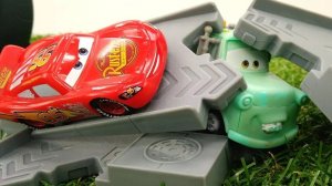 МУЛЬТИКИ ПРО МАШИНКИ 🚗 МОЛНИЯ МАКВИН СПЕШИТ ВЫИГРАТЬ ОЧЕРЕДНОЙ ТРОФЕЙ. КОМАНДА АВТОМАШИНОК В ДЕЛЕ