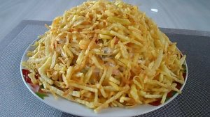 Салат «Муравейник» с курицей и картофельной соломкой