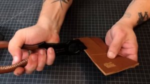 Making a Leather Field Notes Cover! - Mascon Leather (720p, h264)