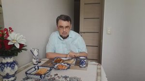 Кто хвалится, тот с горы свалится. И медные деньги звончее золотых! Всякая жаба сама себя хвалит!