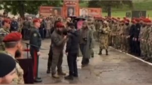 Тем временем Адаму Кадырову вручили очередную медаль и краповый берет.

Награждение произошло в окру
