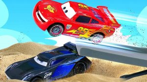 МУЛЬТИКИ ПРО МАШИНКИ 🚗 МОЛНИЯ МАКВИН И КРУЗ РАМИРЕС ДЕЛЯТ ЧЕМПИОНСТВО ПРИСТОНА. ГОНКИ И ТРЮКИ