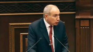 Пашинян. Смеющийся человек.