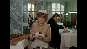Курица работала официанткой! Фрагменты из фильма «Вокзал для двоих». 1982 г.