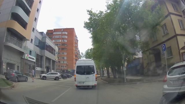 Таксируем из Боровского прямиком на набережную Туры! 🚗 Красивый спуск с Масловского взвоза