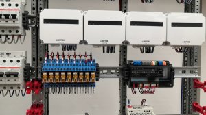 Импульсные реле Schneider Electric в щите освещения.