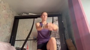 Выполнение присядов в домашних условиях