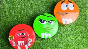 Удовольствие на несколько минут: 3 радужные ванночки с конфетами M&M's и волшебной слизью
