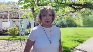 Поздравления с днем рождения принимает Арина Шарапова.