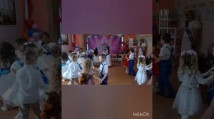 Танец с малышами на выпускном 2026