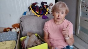 Дочь встретила, обедаем в кафе.
