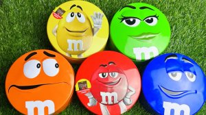 Удовольствие на несколько минут: 3 радужные ванночки с конфетами M&M's и волшебной слизью