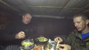 Три дня в рыбацкой избе! Вода падает, жор щуки продолжается! Жареная картоха с рыбой. (1)