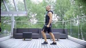 Выпады с гантелями в руках