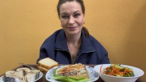 МУКБАНГ СЫТНАЯ ЗАПЕКАНКА С МЯСОМ/СКУМБРИЯ/ОГУРЧИКИ/MUKBANG ЕДА ОБЖОР