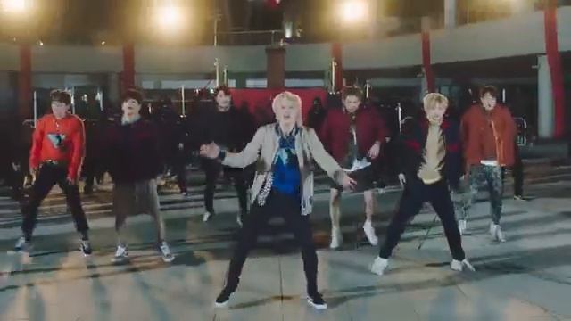 Stray Kids
MIROH M/V