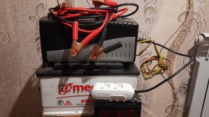 Сделал с старого  компьютерного  бесперебойника преобразователь и поремонтирывал  диодные лампочки .