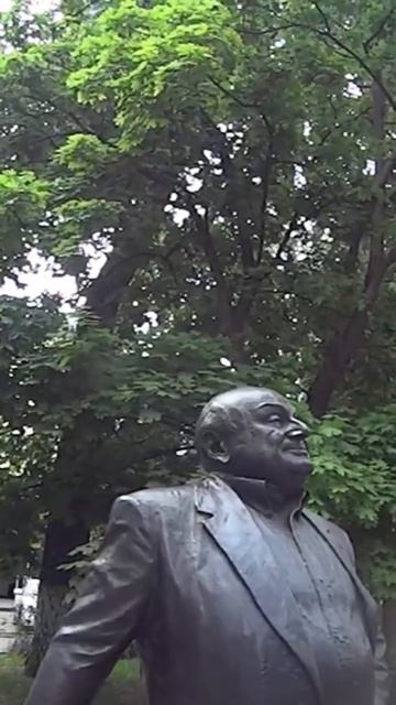 ПАМЯТНИК ЖВАНЕЦКОМУ В РОСТОВЕ НА ДОНУ
