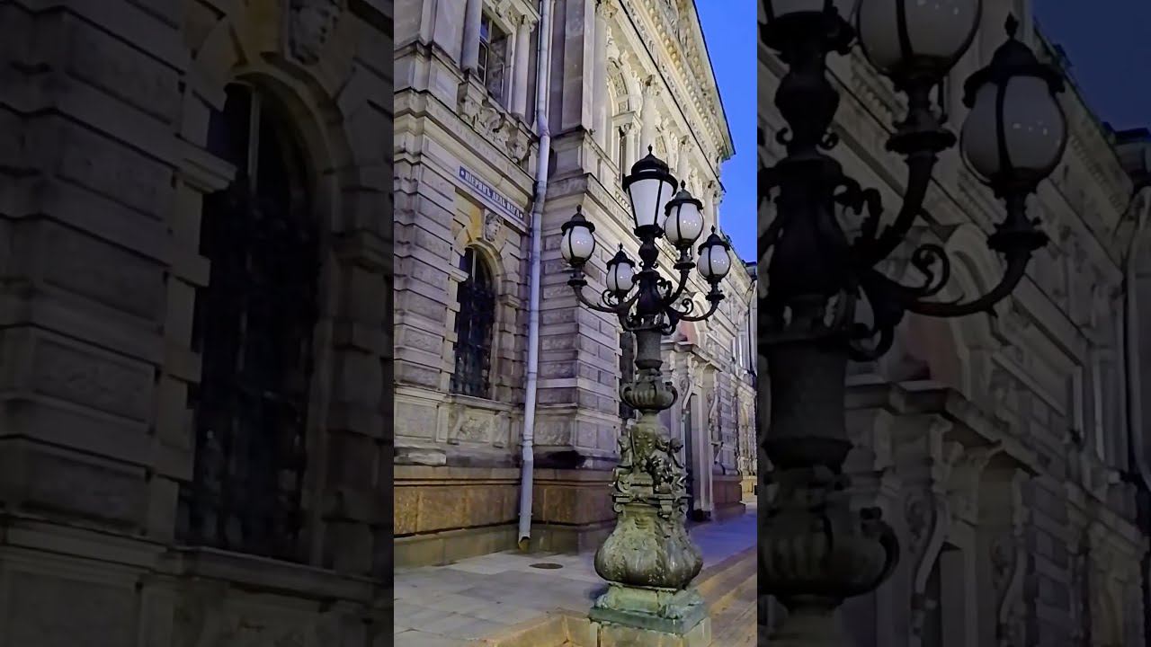 Музей имени А. Л.  Штиглица.  Здание строили  с 1885 по 1895 год. Музей был открыт в  апреле 1896 г.