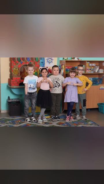 Мы выпускники группы Пчёлка. Золотой петушок смотреть онлайн