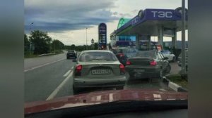 На заправках в Крыму выстраиваются длинные очереди

В Крыму с утра введено ограничение на продажу