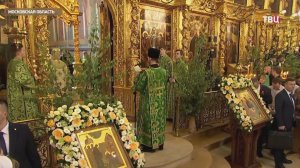 Православные христиане празднуют Троицу