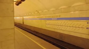 Петербургское метро. «Номерной» и «Боинг» на станции «Проспект Просвещения»