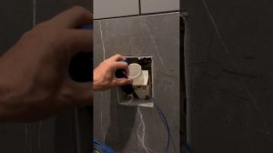 Как разобрать внутринности встроенного бочка Гроя , полный разбор арматуры бочка слива Grohe
