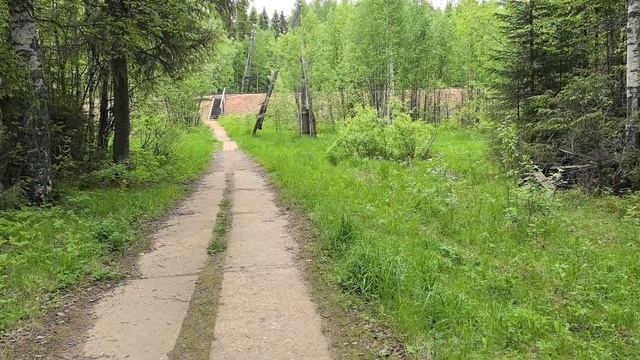 Посёлок в день Святой Троицы.