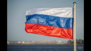 Жена Сафонова вышла на поле с флагом России после победы ПСЖ в Лиге Чемпионов