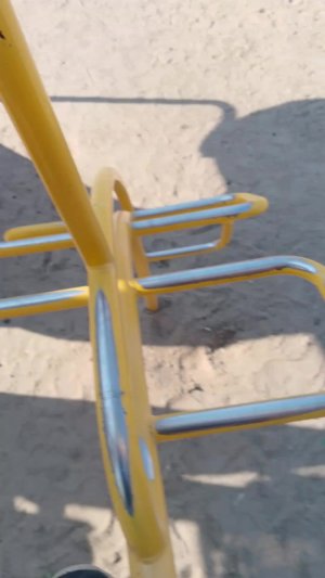 р