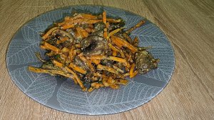 Шампиньоны с морковью в ароматно-сливочном соусе