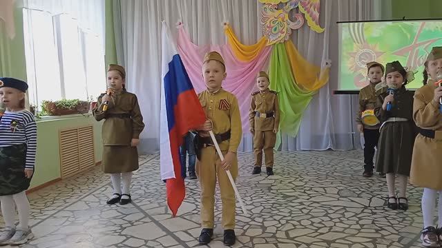 «Веселись, Россия!» (муз. и сл. С. Русских) - ансамбль «Ладушки» детсад №4, рук. Людмила Соколова смотреть онлайн