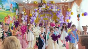 Песня: « Куда куда ребята вы идете? Мы идем в первый раз в первый класс - первый раз»