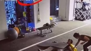 В Китае парень пришёл в спортзал, но уснул на разминке на целых 7 часов