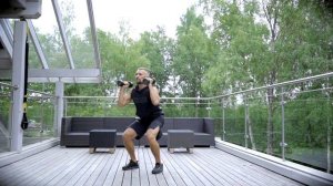 Приседания и жим над головой с гантелями