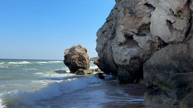 Между бухтой Надежды и бухтой Сокалиная (скалы в море) - 1. Генеральские пляжи, Крым