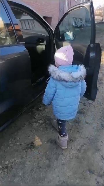 Реакция Лии на новую машину 🥰#shorts #шортс #короткие видео #дети #милота #тикток