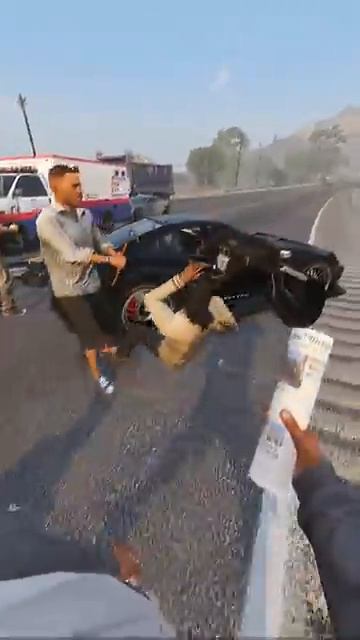 чувак просто хотел дать газетку почитать. GTA смотреть онлайн