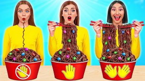 Едим Без рук vs Одной рукой vs Двумя руками Челлендж от Friendly DO