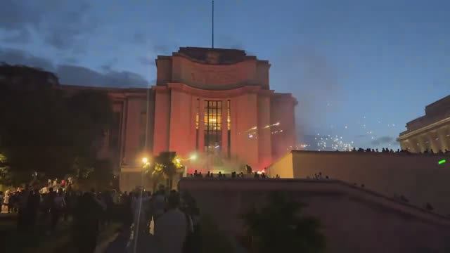 Во Франции один человек погиб и 780 задержаны из-за беспорядков после победы «ПСЖ»