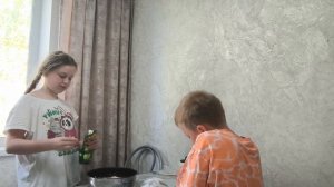 1000004101.mp4Внуки готовят пиццу на завтрак.Поехали стричь Молли.
