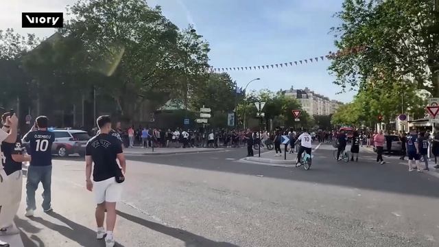 В Париже вспыхнули беспорядки полиция столкнулась с болельниками ПСЖ