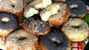 Багели с маком и с кунжутом.
