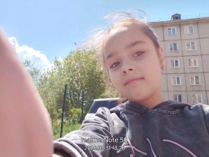 ролик о том как я гуляю с подругой... В моём дворе