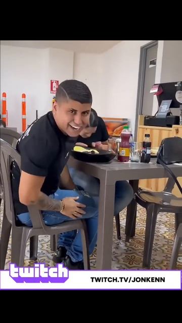 Пранк с бокалом😂🤪Реакция людей