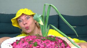 Мукбанг Селедка в шубе и под шубой, хлеб с паштетом. Разбор комментариев от умняшек! Еда вкуснота